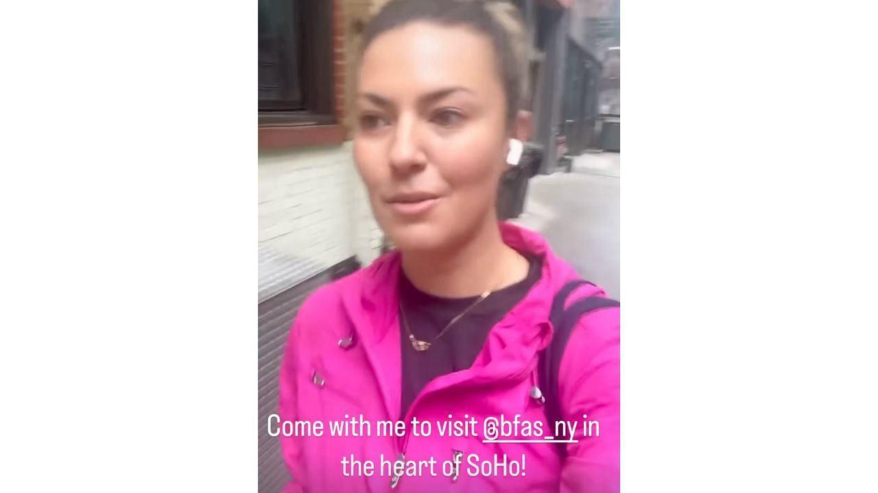 Amanda Balionis went out for a good cause in a pink jacket (Instagram/balionis)